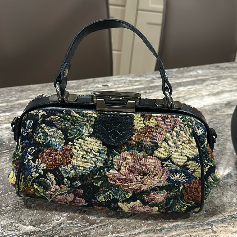 Patricia Nash Tapestry handbag in Like New Condition